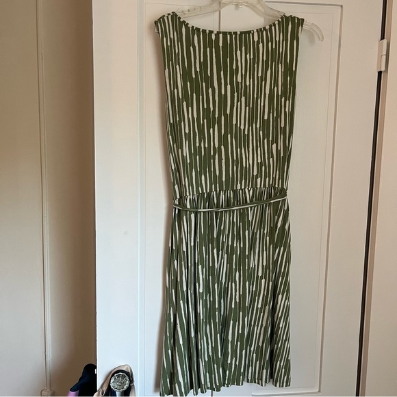 Boden Patterned Dress - Picture 2 of 8